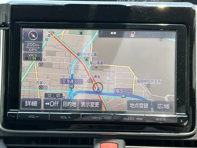 トヨタ ヴォクシー ハイブリッド ZS 福岡県 2016(平28)年 6万km ブラック ワンオーナー/純正メモリナビ/（DVD/フルセグTV/Bluetooth/MSV）/バックカメラ/純正フリップダウンモニター/ビルトインETC/前後ドライブレコーダー/両側パワースライドドア/横滑り防止装置/TRC/三列シート/リアサンシェード/プッシュスタート/革巻きステアリング/ステアリングスイッチ/純正16インチアルミホイール/純正LEDヘッドライト/スマートキー/保証書/取扱説明書