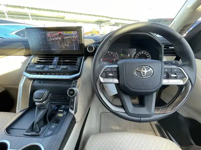 トヨタ ランドクルーザー 愛知県 2024(令6)年 0.7万km プレシャスホワイトパール メーカー純正ナビ　/サンルーフ　/本革レザーシート　/Ｆ・Ｒモデリスタエアロ　/スポーツマフラー　/パワーバックドア　/クリアランスソナー　/リアエンターテイメント　/純正２０インチＡＷ　/ＥＴＣ２．０/純正フロアマット・ドアバイザー/パワーバックドア/BT/DTV/ルーフレール/衝突軽減ブレーキシステム