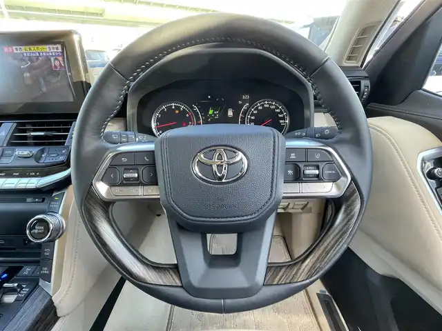 トヨタ ランドクルーザー 愛知県 2024(令6)年 0.7万km プレシャスホワイトパール メーカー純正ナビ　/サンルーフ　/本革レザーシート　/Ｆ・Ｒモデリスタエアロ　/スポーツマフラー　/パワーバックドア　/クリアランスソナー　/リアエンターテイメント　/純正２０インチＡＷ　/ＥＴＣ２．０/純正フロアマット・ドアバイザー/パワーバックドア/BT/DTV/ルーフレール/衝突軽減ブレーキシステム