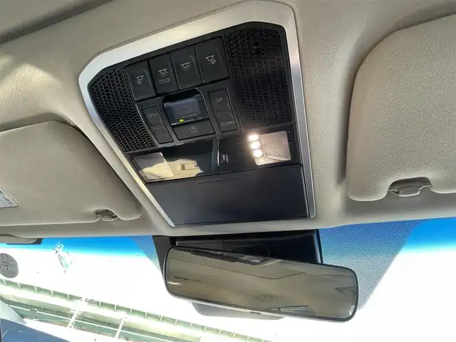 トヨタ ランドクルーザー 愛知県 2024(令6)年 0.7万km プレシャスホワイトパール メーカー純正ナビ　/サンルーフ　/本革レザーシート　/Ｆ・Ｒモデリスタエアロ　/スポーツマフラー　/パワーバックドア　/クリアランスソナー　/リアエンターテイメント　/純正２０インチＡＷ　/ＥＴＣ２．０/純正フロアマット・ドアバイザー/パワーバックドア/BT/DTV/ルーフレール/衝突軽減ブレーキシステム