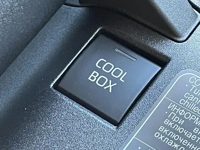 トヨタ ランドクルーザー 愛知県 2024(令6)年 0.7万km プレシャスホワイトパール メーカー純正ナビ　/サンルーフ　/本革レザーシート　/Ｆ・Ｒモデリスタエアロ　/スポーツマフラー　/パワーバックドア　/クリアランスソナー　/リアエンターテイメント　/純正２０インチＡＷ　/ＥＴＣ２．０/純正フロアマット・ドアバイザー/パワーバックドア/BT/DTV/ルーフレール/衝突軽減ブレーキシステム