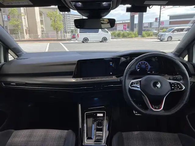 フォルクスワーゲン ＶＷ ゴルフ ＧＴＩ 岡山県 2022(令4)年 1.1万km ピュアホワイト 登録時走行距離10886km/純正SDナビ/(AM/FM/TV/DISC/BT/AppleCarPlay)/パーキングアシスト/アイドリングストップ/ステアリングヒーター/フルエアロ/置くだけ充電/ETC/ドライブレコーダー/シートヒーター/パワーシート/バックカメラ/クルーズコントロール/プッシュスタート/スマートキー/スペアキー/純正１９インチアルミホイール