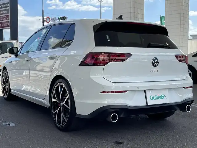 フォルクスワーゲン ＶＷ ゴルフ ＧＴＩ 岡山県 2022(令4)年 1.1万km ピュアホワイト 登録時走行距離10886km/純正SDナビ/(AM/FM/TV/DISC/BT/AppleCarPlay)/パーキングアシスト/アイドリングストップ/ステアリングヒーター/フルエアロ/置くだけ充電/ETC/ドライブレコーダー/シートヒーター/パワーシート/バックカメラ/クルーズコントロール/プッシュスタート/スマートキー/スペアキー/純正１９インチアルミホイール