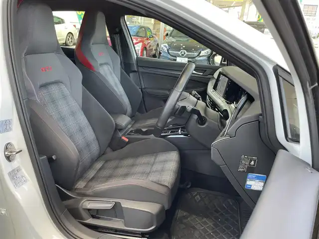 フォルクスワーゲン ＶＷ ゴルフ ＧＴＩ 岡山県 2022(令4)年 1.1万km ピュアホワイト 登録時走行距離10886km/純正SDナビ/(AM/FM/TV/DISC/BT/AppleCarPlay)/パーキングアシスト/アイドリングストップ/ステアリングヒーター/フルエアロ/置くだけ充電/ETC/ドライブレコーダー/シートヒーター/パワーシート/バックカメラ/クルーズコントロール/プッシュスタート/スマートキー/スペアキー/純正１９インチアルミホイール