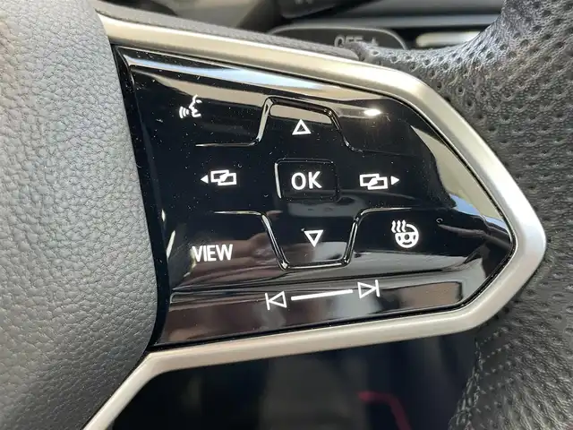 フォルクスワーゲン ＶＷ ゴルフ ＧＴＩ 岡山県 2022(令4)年 1.1万km ピュアホワイト 登録時走行距離10886km/純正SDナビ/(AM/FM/TV/DISC/BT/AppleCarPlay)/パーキングアシスト/アイドリングストップ/ステアリングヒーター/フルエアロ/置くだけ充電/ETC/ドライブレコーダー/シートヒーター/パワーシート/バックカメラ/クルーズコントロール/プッシュスタート/スマートキー/スペアキー/純正１９インチアルミホイール