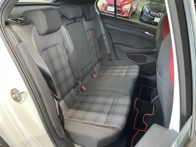 フォルクスワーゲン ＶＷ ゴルフ ＧＴＩ 岡山県 2022(令4)年 1.1万km ピュアホワイト 登録時走行距離10886km/純正SDナビ/(AM/FM/TV/DISC/BT/AppleCarPlay)/パーキングアシスト/アイドリングストップ/ステアリングヒーター/フルエアロ/置くだけ充電/ETC/ドライブレコーダー/シートヒーター/パワーシート/バックカメラ/クルーズコントロール/プッシュスタート/スマートキー/スペアキー/純正１９インチアルミホイール