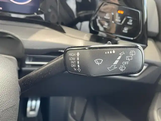 フォルクスワーゲン ＶＷ ゴルフ ＧＴＩ 岡山県 2022(令4)年 1.1万km ピュアホワイト 登録時走行距離10886km/純正SDナビ/(AM/FM/TV/DISC/BT/AppleCarPlay)/パーキングアシスト/アイドリングストップ/ステアリングヒーター/フルエアロ/置くだけ充電/ETC/ドライブレコーダー/シートヒーター/パワーシート/バックカメラ/クルーズコントロール/プッシュスタート/スマートキー/スペアキー/純正１９インチアルミホイール