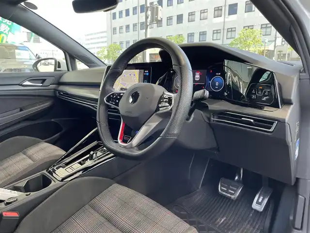 フォルクスワーゲン ＶＷ ゴルフ ＧＴＩ 岡山県 2022(令4)年 1.1万km ピュアホワイト 登録時走行距離10886km/純正SDナビ/(AM/FM/TV/DISC/BT/AppleCarPlay)/パーキングアシスト/アイドリングストップ/ステアリングヒーター/フルエアロ/置くだけ充電/ETC/ドライブレコーダー/シートヒーター/パワーシート/バックカメラ/クルーズコントロール/プッシュスタート/スマートキー/スペアキー/純正１９インチアルミホイール