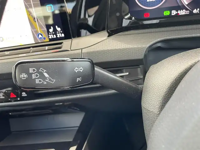 フォルクスワーゲン ＶＷ ゴルフ ＧＴＩ 岡山県 2022(令4)年 1.1万km ピュアホワイト 登録時走行距離10886km/純正SDナビ/(AM/FM/TV/DISC/BT/AppleCarPlay)/パーキングアシスト/アイドリングストップ/ステアリングヒーター/フルエアロ/置くだけ充電/ETC/ドライブレコーダー/シートヒーター/パワーシート/バックカメラ/クルーズコントロール/プッシュスタート/スマートキー/スペアキー/純正１９インチアルミホイール