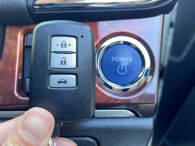 トヨタ クラウン マジェスタ 広島県 2014(平26)年 4.9万km ホワイトパールクリスタルシャイン 禁煙/純正HDDナビ/CD/DVD/DTV/Bluetooth/バックカメラ/クルーズコントロール/純正18インチアルミホイール/パワーシート/シートヒーター/LEDオートライト/インテリジェントAFS/クリアランスソナー/純正フロアマット/純正ドアバイザー/ビルトインETC/スマートキー/プッシュスタート/イージークローザー