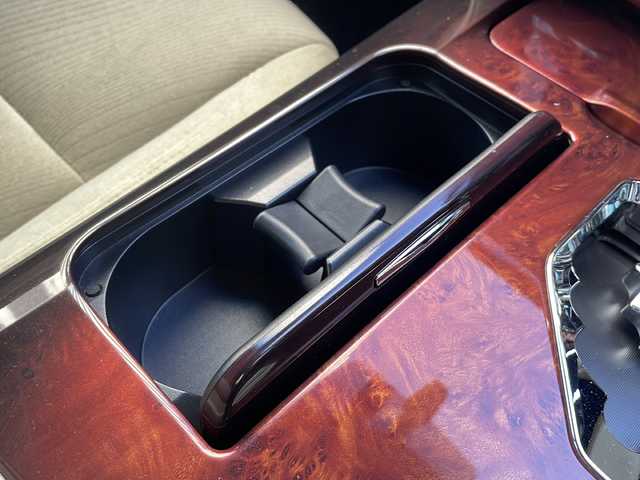 トヨタ クラウン マジェスタ 広島県 2014(平26)年 4.9万km ホワイトパールクリスタルシャイン 禁煙/純正HDDナビ/CD/DVD/DTV/Bluetooth/バックカメラ/クルーズコントロール/純正18インチアルミホイール/パワーシート/シートヒーター/LEDオートライト/インテリジェントAFS/クリアランスソナー/純正フロアマット/純正ドアバイザー/ビルトインETC/スマートキー/プッシュスタート/イージークローザー