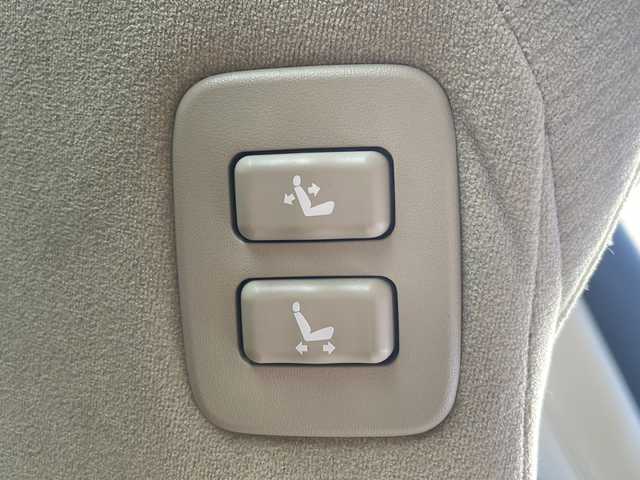 トヨタ クラウン マジェスタ 広島県 2014(平26)年 4.9万km ホワイトパールクリスタルシャイン 禁煙/純正HDDナビ/CD/DVD/DTV/Bluetooth/バックカメラ/クルーズコントロール/純正18インチアルミホイール/パワーシート/シートヒーター/LEDオートライト/インテリジェントAFS/クリアランスソナー/純正フロアマット/純正ドアバイザー/ビルトインETC/スマートキー/プッシュスタート/イージークローザー