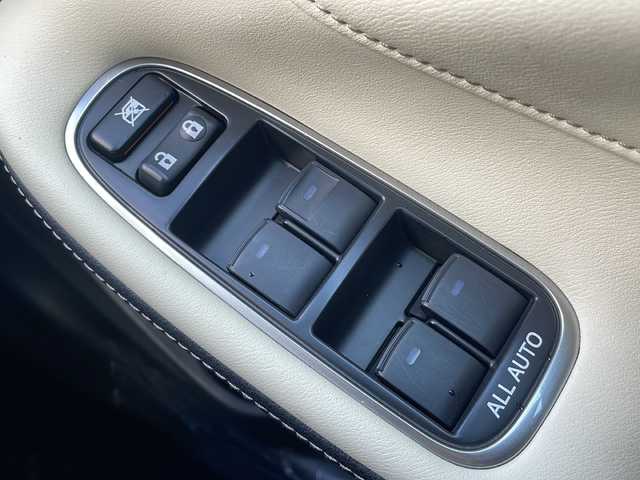 トヨタ クラウン マジェスタ 広島県 2014(平26)年 4.9万km ホワイトパールクリスタルシャイン 禁煙/純正HDDナビ/CD/DVD/DTV/Bluetooth/バックカメラ/クルーズコントロール/純正18インチアルミホイール/パワーシート/シートヒーター/LEDオートライト/インテリジェントAFS/クリアランスソナー/純正フロアマット/純正ドアバイザー/ビルトインETC/スマートキー/プッシュスタート/イージークローザー