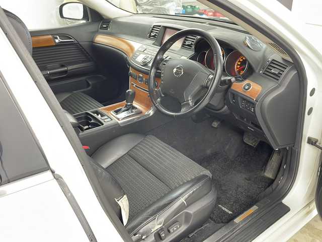 日産 フーガ 350GT FOUR 道央・札幌 2006(平18)年 11.8万km ホワイトパール ・4WD/・純正メーカーナビ  /・DVD/CD/FM/AM//・D.N席パワーシート/・ハーフレザーシート/メモリー付/・サイドブラインドモニター/・HIDライト/オートライト/・SNOWモード/・AFS/VDC/・ハーフレザーシート/・ハーフシェイドガラス