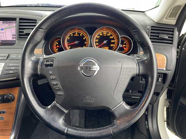 日産 フーガ 350GT FOUR 道央・札幌 2006(平18)年 11.8万km ホワイトパール ・4WD/・純正メーカーナビ  /・DVD/CD/FM/AM//・D.N席パワーシート/・ハーフレザーシート/メモリー付/・サイドブラインドモニター/・HIDライト/オートライト/・SNOWモード/・AFS/VDC/・ハーフレザーシート/・ハーフシェイドガラス