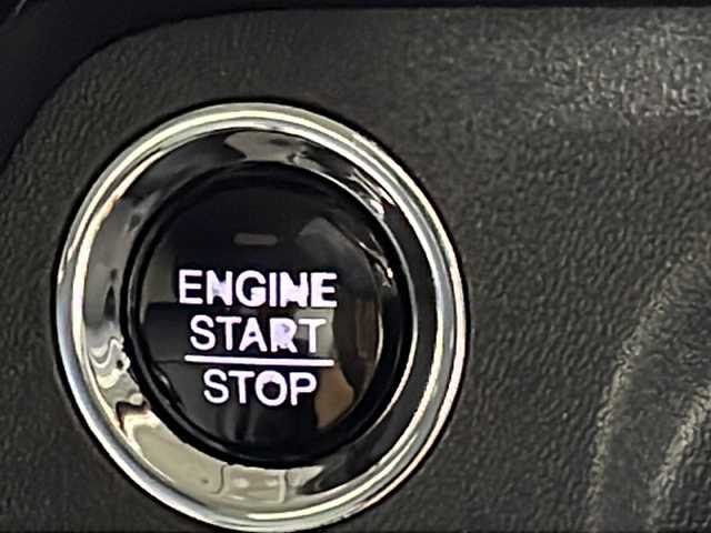 ホンダ ステップワゴン スパーダ 沖縄県 2015(平27)年 10.1万km プレミアムスパークルブラックパール 禁煙車/７人乗り/純正７インチナビ/【CD/DVD/フルセグTV/BT】/バックカメラ/９インチ純正後席フリップダウンモニター/前後ドライブレコーダー/ETC/クルーズコントロール/両側パワースライドドア/横滑り防止装置/全席革調シートカバー/LEDヘッドライト/オートライト/１６インチ純正アルミ/スマートキー