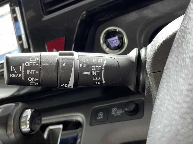 ホンダ ステップワゴン スパーダ 沖縄県 2015(平27)年 10.1万km プレミアムスパークルブラックパール 禁煙車/７人乗り/純正７インチナビ/【CD/DVD/フルセグTV/BT】/バックカメラ/９インチ純正後席フリップダウンモニター/前後ドライブレコーダー/ETC/クルーズコントロール/両側パワースライドドア/横滑り防止装置/全席革調シートカバー/LEDヘッドライト/オートライト/１６インチ純正アルミ/スマートキー