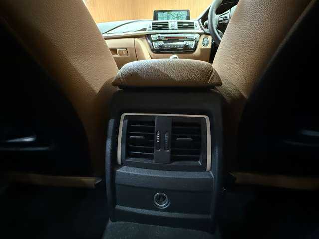 ＢＭＷ ３２０ｄ ツーリング ラグジュアリー 千葉県 2015(平27)年 4.1万km ミネラルホワイト ＡＣＣ　/茶革シート　/ナビ　/Ｂカメラ　/Ｂｌｕｅｔｏｏｔｈ接続　/ＰＤＣ　/パワーシート　/シートヒーター　/電動リアゲート/コンフォートアクセス　/ＬＥＤヘッドライト　　/衝突軽減Ｂ　/ＬＫＡ　/ＥＴＣ　/ドラレコ