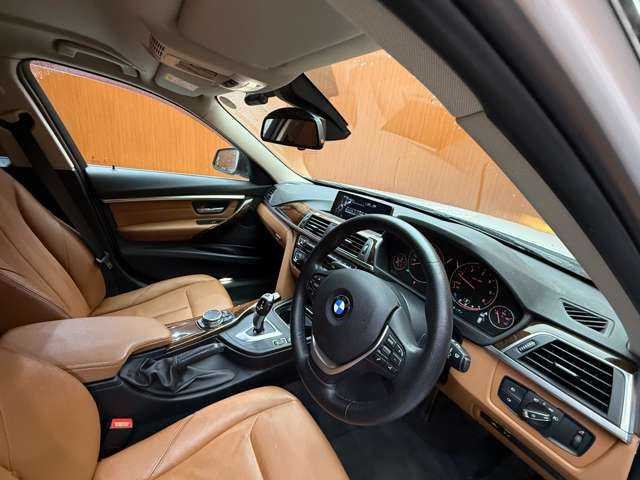 ＢＭＷ ３２０ｄ ツーリング ラグジュアリー 千葉県 2015(平27)年 4.1万km ミネラルホワイト ＡＣＣ　/茶革シート　/ナビ　/Ｂカメラ　/Ｂｌｕｅｔｏｏｔｈ接続　/ＰＤＣ　/パワーシート　/シートヒーター　/電動リアゲート/コンフォートアクセス　/ＬＥＤヘッドライト　　/衝突軽減Ｂ　/ＬＫＡ　/ＥＴＣ　/ドラレコ