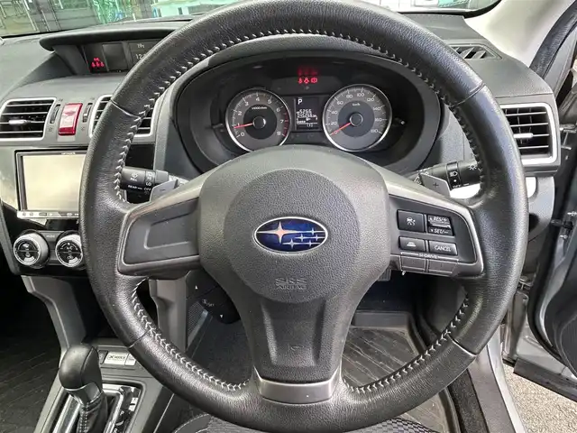 スバル フォレスター 2．0i－L アイサイト 東京都 2014(平26)年 4.6万km アイスシルバーメタリック アイサイト/carrozzeriaナビ【ＭＤＶ－Ｄ５０２ＢＴ】/（Ｂｌｕｅｔｏｏｔｈ／フルセグＴＶ／ＣＤ／ＤＶＤ／ＵＳＢ）/バックカメラ/ＥＴＣ/４ＷＤ/レーダークルーズコントロール/リモコンキー/オートライト/純正フロアマット/社外17インチアルミホイール