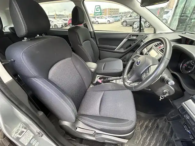 スバル フォレスター 2．0i－L アイサイト 東京都 2014(平26)年 4.6万km アイスシルバーメタリック アイサイト/carrozzeriaナビ【ＭＤＶ－Ｄ５０２ＢＴ】/（Ｂｌｕｅｔｏｏｔｈ／フルセグＴＶ／ＣＤ／ＤＶＤ／ＵＳＢ）/バックカメラ/ＥＴＣ/４ＷＤ/レーダークルーズコントロール/リモコンキー/オートライト/純正フロアマット/社外17インチアルミホイール