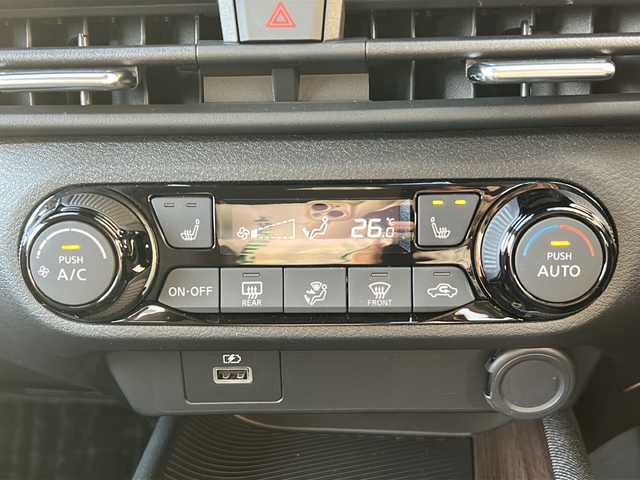 日産 オーラ G FOUR 広島県 2023(令5)年 0.4万km ガーネットレッド/スーパーブラック 2トーン 禁煙車/4WD/エマージェンシーブレーキ/車線逸脱警報/ハイビームアシスト/道路標識認識/速度標識認識/先行車発進お知らせ/コーナーセンサー/純正9型ナビ（MM223D-Le）/・フルセグTV/Bluetooth/SD/HDMI/アラウンドビューモニター/インテリジェントルームミラー/ステアリングヒーター/ハーフレザーシート/シートヒーター/オートライト/LEDヘッドライト/フォグランプ/純正ドライブレコーダー（前）/ETC/純正ドアバイザー/純正17インチアルミホイール/W+サイド+カーテンエアバック