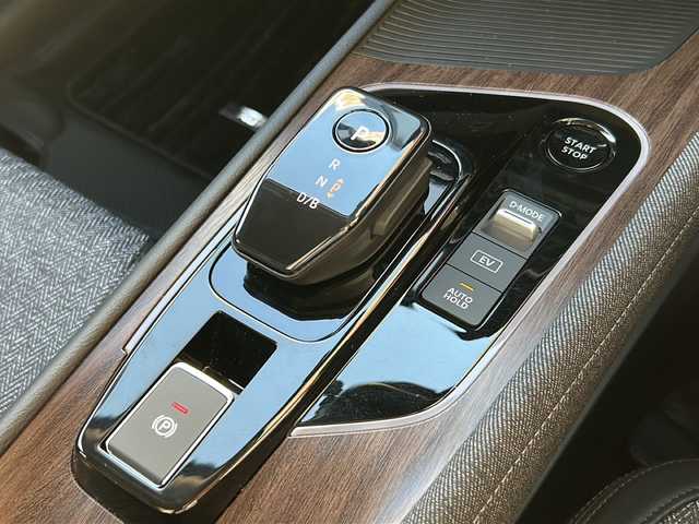 日産 オーラ G FOUR 広島県 2023(令5)年 0.4万km ガーネットレッド/スーパーブラック 2トーン 禁煙車/4WD/エマージェンシーブレーキ/車線逸脱警報/ハイビームアシスト/道路標識認識/速度標識認識/先行車発進お知らせ/コーナーセンサー/純正9型ナビ（MM223D-Le）/・フルセグTV/Bluetooth/SD/HDMI/アラウンドビューモニター/インテリジェントルームミラー/ステアリングヒーター/ハーフレザーシート/シートヒーター/オートライト/LEDヘッドライト/フォグランプ/純正ドライブレコーダー（前）/ETC/純正ドアバイザー/純正17インチアルミホイール/W+サイド+カーテンエアバック