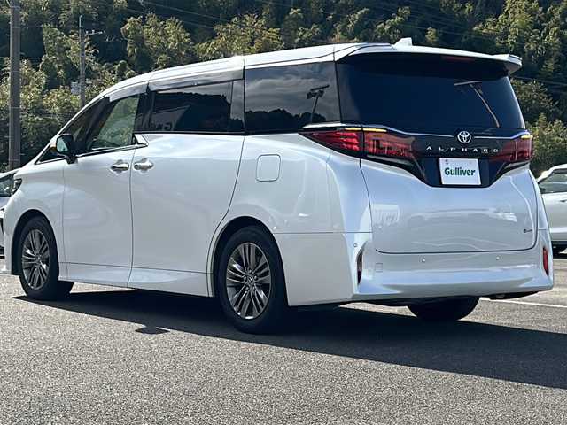 トヨタ アルファードハイブリット Z 佐賀県 2024(令6)年 1.3万km プラチナホワイトパールマイカ 左右独立ムーンルーフ/純正14インチディスプレイオーディオ(ナビ機能/HDMI/CarPlay/Bluetooth/フルセグ)/純正13.2インチリアエンターテイメント/両側パワースライドドア/全方位カメラ/デジタルインナーミラー/前後ドライブレコーダー/ビルトインETC2.0/ユニバーサルステップ/アドバンスドパーク/アドバンストドライブ/トヨタセーフティセンス/クリアランスソナー/BSM/ヘッドアップディスプレイ/電動リアゲート/スーパーロングオーバーヘッドコンソール/置くだけ充電/合皮シート/D/N席パワーシート・シートヒーター・エアーシート/純正18インチアルミホイール/純正フロアマット