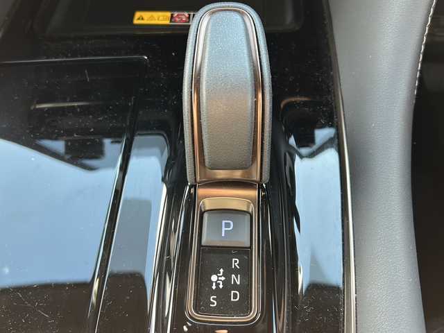 トヨタ アルファードハイブリット Z 佐賀県 2024(令6)年 1.3万km プラチナホワイトパールマイカ 左右独立ムーンルーフ/純正14インチディスプレイオーディオ(ナビ機能/HDMI/CarPlay/Bluetooth/フルセグ)/純正13.2インチリアエンターテイメント/両側パワースライドドア/全方位カメラ/デジタルインナーミラー/前後ドライブレコーダー/ビルトインETC2.0/ユニバーサルステップ/アドバンスドパーク/アドバンストドライブ/トヨタセーフティセンス/クリアランスソナー/BSM/ヘッドアップディスプレイ/電動リアゲート/スーパーロングオーバーヘッドコンソール/置くだけ充電/合皮シート/D/N席パワーシート・シートヒーター・エアーシート/純正18インチアルミホイール/純正フロアマット