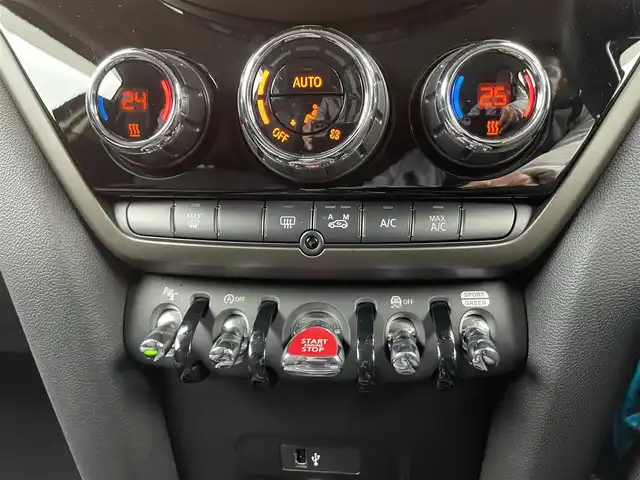 ＭＩＮＩ ＢＭＷ ミニ クロスオーバー クーパー D 香川県 2021(令3)年 2.9万km MINI Yoursエニグマティックブラック ワンオーナー/後期型/ユニオンジャックテールランプ/Kelleners17インチAW/ハーフレザーシート/純正ナビ/Bluetooth/USB/バックカメラ/ETC/パワーバックドア/液晶メーター/衝突軽減ブレーキ/LDW/スマートキー/LEDヘッドライト/コーナーセンサー/ドラレコ/インテリジェントセーフティー/プッシュスタート