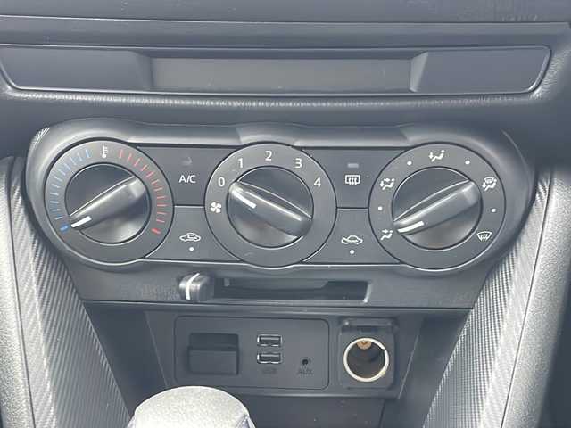 マツダ マツダ２ 15C 三重県 2020(令2)年 3.2万km アークティックホワイト 禁煙/純正ナビ/ビルトインETC/BSM/レーンキープアシスト/衝突被害軽減システム/コーナーセンサー/MTモード/LEDオートライト/ステアリングスイッチ/スマートキー/保証書/取扱説明書