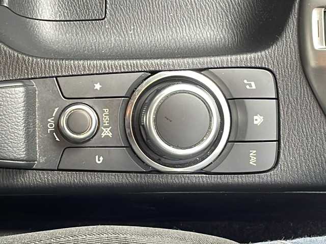 マツダ マツダ２ 15C 三重県 2020(令2)年 3.2万km アークティックホワイト 禁煙/純正ナビ/ビルトインETC/BSM/レーンキープアシスト/衝突被害軽減システム/コーナーセンサー/MTモード/LEDオートライト/ステアリングスイッチ/スマートキー/保証書/取扱説明書