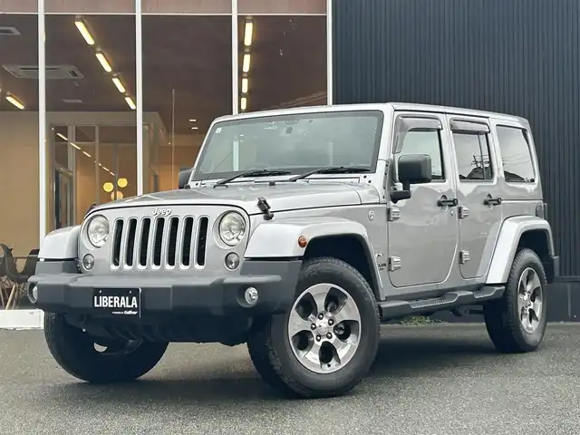 クライスラー・ジープ ジープ ラングラー アンリミテッド サハラ 福岡県 2017(平29)年 3.8万km ビレットシルバー クルーズコントロール　/純正ナビ　/フルセグTV/バックカメラ　/サイドカメラ　/オートライト/ステアリングスイッチ　/純正フロアマット　/前方ドライブレコーダー　/純正１８インチアルミホイール　/ＥＴＣ