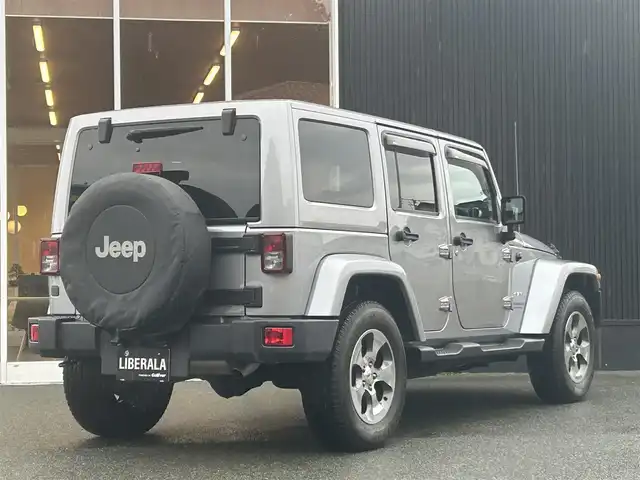 クライスラー・ジープ ジープ ラングラー アンリミテッド サハラ 福岡県 2017(平29)年 3.8万km ビレットシルバー クルーズコントロール　/純正ナビ　/フルセグTV/バックカメラ　/サイドカメラ　/オートライト/ステアリングスイッチ　/純正フロアマット　/前方ドライブレコーダー　/純正１８インチアルミホイール　/ＥＴＣ