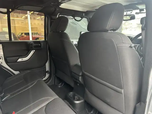 クライスラー・ジープ ジープ ラングラー アンリミテッド サハラ 福岡県 2017(平29)年 3.8万km ビレットシルバー クルーズコントロール　/純正ナビ　/フルセグTV/バックカメラ　/サイドカメラ　/オートライト/ステアリングスイッチ　/純正フロアマット　/前方ドライブレコーダー　/純正１８インチアルミホイール　/ＥＴＣ