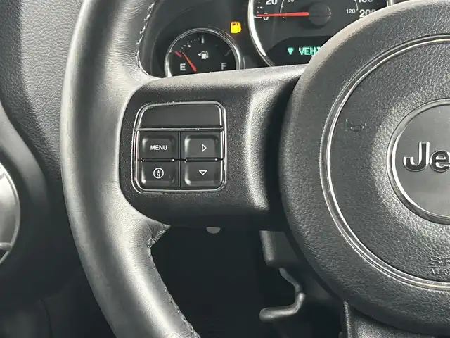 クライスラー・ジープ ジープ ラングラー アンリミテッド サハラ 福岡県 2017(平29)年 3.8万km ビレットシルバー クルーズコントロール　/純正ナビ　/フルセグTV/バックカメラ　/サイドカメラ　/オートライト/ステアリングスイッチ　/純正フロアマット　/前方ドライブレコーダー　/純正１８インチアルミホイール　/ＥＴＣ