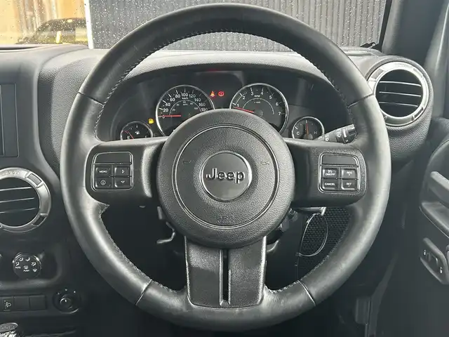 クライスラー・ジープ ジープ ラングラー アンリミテッド サハラ 福岡県 2017(平29)年 3.8万km ビレットシルバー クルーズコントロール　/純正ナビ　/フルセグTV/バックカメラ　/サイドカメラ　/オートライト/ステアリングスイッチ　/純正フロアマット　/前方ドライブレコーダー　/純正１８インチアルミホイール　/ＥＴＣ