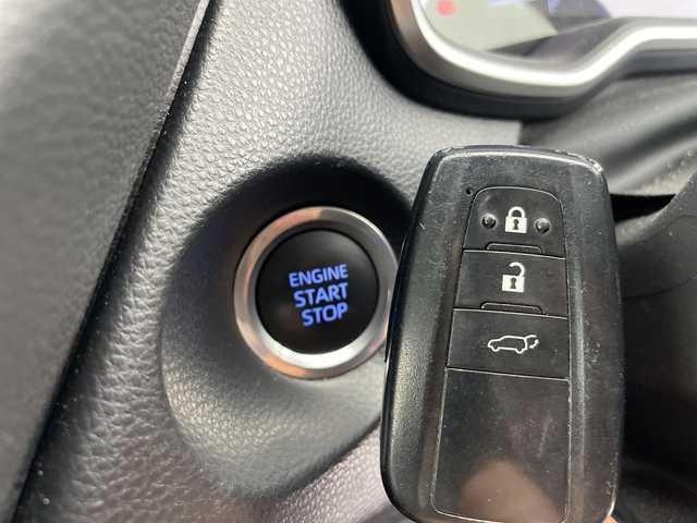 トヨタ カローラ クロス Z 愛知県 2023(令5)年 1.3万km アティチュードブラックマイカ 純正9型ディズプレイオーディオ　ナビ機能なし/全方位カメラ/レーダークルーズコントロール/シートヒーター/Bluetooth/バックカメラ/電動リアゲート/パワーシート/コーナーセンサー/純正アルミホイール/ルーフレール/ブラインドスポットモニター/LEDヘッドライト/衝突軽減システム/オートマチックハイビーム/ETC/ステアリングスイッチ/スマートキー/プッシュスタート