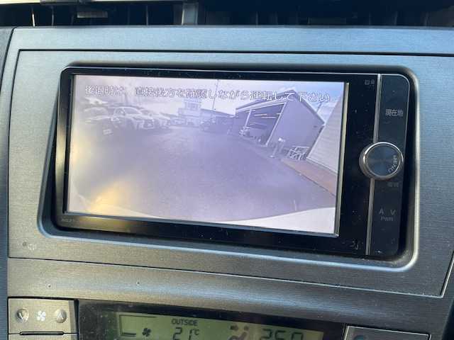 トヨタ プリウス S 茨城県 2012(平24)年 19.7万km スーパーホワイトⅡ ナビ/－ＢＴ／ＡＭ／ＦＭ／ＣＤ／フルセグＴＶ／ＤＶＤ　/ＥＴＣ　/１７インチｓｃｈｎｅｉｄｅｒアルミホイール　/純正フロアマット　/スマートキー　/プッシュスタート　/オートエアコン　/オートライト　/Ｗエアバッグ/電動格納ミラー