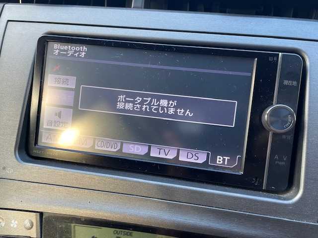 トヨタ プリウス S 茨城県 2012(平24)年 19.7万km スーパーホワイトⅡ ナビ/－ＢＴ／ＡＭ／ＦＭ／ＣＤ／フルセグＴＶ／ＤＶＤ　/ＥＴＣ　/１７インチｓｃｈｎｅｉｄｅｒアルミホイール　/純正フロアマット　/スマートキー　/プッシュスタート　/オートエアコン　/オートライト　/Ｗエアバッグ/電動格納ミラー