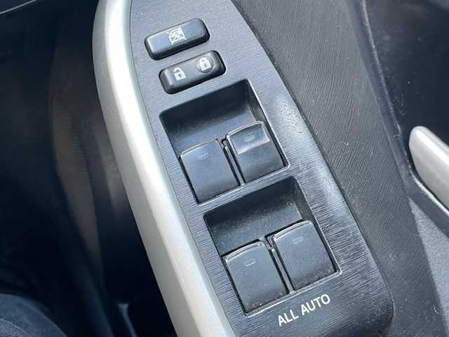 トヨタ プリウス S 茨城県 2012(平24)年 19.7万km スーパーホワイトⅡ ナビ/－ＢＴ／ＡＭ／ＦＭ／ＣＤ／フルセグＴＶ／ＤＶＤ　/ＥＴＣ　/１７インチｓｃｈｎｅｉｄｅｒアルミホイール　/純正フロアマット　/スマートキー　/プッシュスタート　/オートエアコン　/オートライト　/Ｗエアバッグ/電動格納ミラー