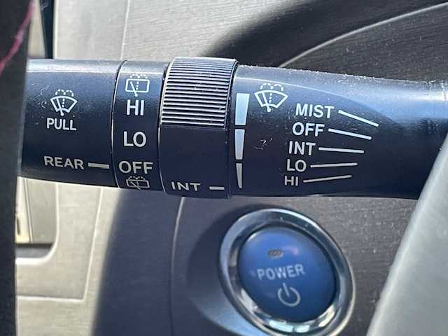 トヨタ プリウス S 茨城県 2012(平24)年 19.7万km スーパーホワイトⅡ ナビ/－ＢＴ／ＡＭ／ＦＭ／ＣＤ／フルセグＴＶ／ＤＶＤ　/ＥＴＣ　/１７インチｓｃｈｎｅｉｄｅｒアルミホイール　/純正フロアマット　/スマートキー　/プッシュスタート　/オートエアコン　/オートライト　/Ｗエアバッグ/電動格納ミラー