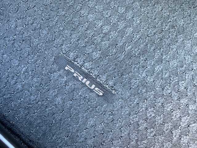 トヨタ プリウス S 茨城県 2012(平24)年 19.7万km スーパーホワイトⅡ ナビ/－ＢＴ／ＡＭ／ＦＭ／ＣＤ／フルセグＴＶ／ＤＶＤ　/ＥＴＣ　/１７インチｓｃｈｎｅｉｄｅｒアルミホイール　/純正フロアマット　/スマートキー　/プッシュスタート　/オートエアコン　/オートライト　/Ｗエアバッグ/電動格納ミラー