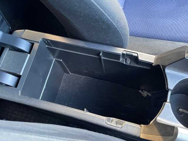 トヨタ プリウス S 茨城県 2012(平24)年 19.7万km スーパーホワイトⅡ ナビ/－ＢＴ／ＡＭ／ＦＭ／ＣＤ／フルセグＴＶ／ＤＶＤ　/ＥＴＣ　/１７インチｓｃｈｎｅｉｄｅｒアルミホイール　/純正フロアマット　/スマートキー　/プッシュスタート　/オートエアコン　/オートライト　/Ｗエアバッグ/電動格納ミラー