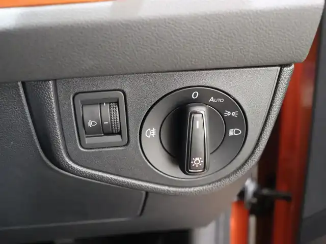 フォルクスワーゲン ポロ TSIコンフォートライン 静岡県 2019(平31)年 1.7万km エナジェティックオレンジメタリック １オーナー /discoverProパッケージ /純正ナビ/TV・CD・DVD/セーフティパッケージ/・ACC/・BSM/・パーキングアシスト/・衝突軽減ブレーキ/Carplay/バックカメラ/ETC2.0/スペアキー