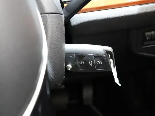 フォルクスワーゲン ポロ TSIコンフォートライン 静岡県 2019(平31)年 1.7万km エナジェティックオレンジメタリック １オーナー /discoverProパッケージ /純正ナビ/TV・CD・DVD/セーフティパッケージ/・ACC/・BSM/・パーキングアシスト/・衝突軽減ブレーキ/Carplay/バックカメラ/ETC2.0/スペアキー