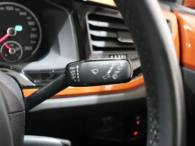 フォルクスワーゲン ポロ TSIコンフォートライン 静岡県 2019(平31)年 1.7万km エナジェティックオレンジメタリック １オーナー /discoverProパッケージ /純正ナビ/TV・CD・DVD/セーフティパッケージ/・ACC/・BSM/・パーキングアシスト/・衝突軽減ブレーキ/Carplay/バックカメラ/ETC2.0/スペアキー