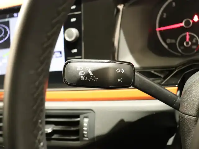 フォルクスワーゲン ポロ TSIコンフォートライン 静岡県 2019(平31)年 1.7万km エナジェティックオレンジメタリック １オーナー /discoverProパッケージ /純正ナビ/TV・CD・DVD/セーフティパッケージ/・ACC/・BSM/・パーキングアシスト/・衝突軽減ブレーキ/Carplay/バックカメラ/ETC2.0/スペアキー