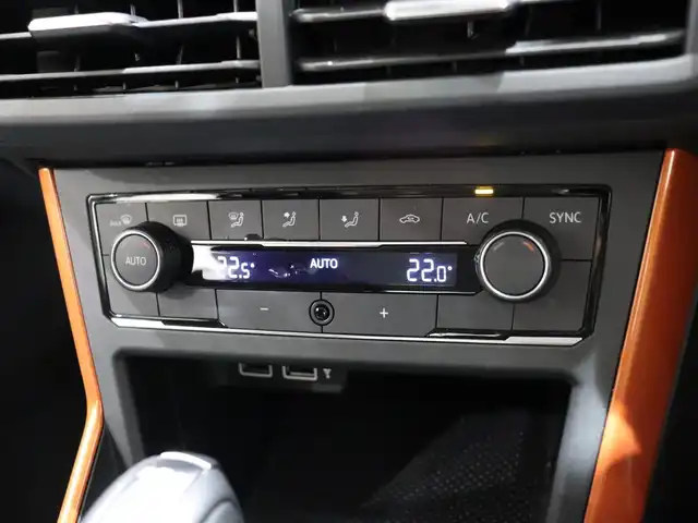 フォルクスワーゲン ポロ TSIコンフォートライン 静岡県 2019(平31)年 1.7万km エナジェティックオレンジメタリック １オーナー /discoverProパッケージ /純正ナビ/TV・CD・DVD/セーフティパッケージ/・ACC/・BSM/・パーキングアシスト/・衝突軽減ブレーキ/Carplay/バックカメラ/ETC2.0/スペアキー