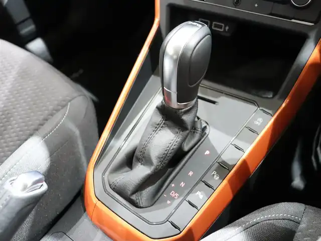 フォルクスワーゲン ポロ TSIコンフォートライン 静岡県 2019(平31)年 1.7万km エナジェティックオレンジメタリック １オーナー /discoverProパッケージ /純正ナビ/TV・CD・DVD/セーフティパッケージ/・ACC/・BSM/・パーキングアシスト/・衝突軽減ブレーキ/Carplay/バックカメラ/ETC2.0/スペアキー